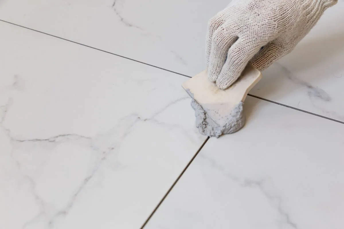 Hogyan tisztítsuk a fugát fogkefével? Praktikus tippek a Raw Decor!