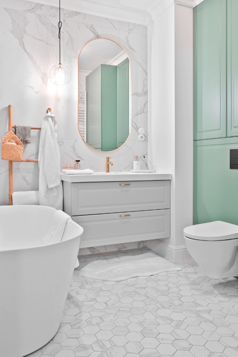 jak-unikac-kiczu-we-wnetrach-elegancka-lazienka-z-plytkami-heksagon-xl-marble-matowy-raw-decor-na-podlodze